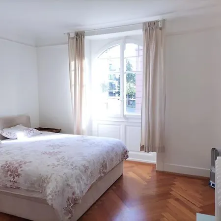2 Bedrooms, 1 Living In Center With Free Parking Subject To Availability Apartament